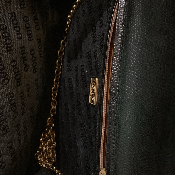 Black Rodo clutch with golden chain - Picture 5 of 9